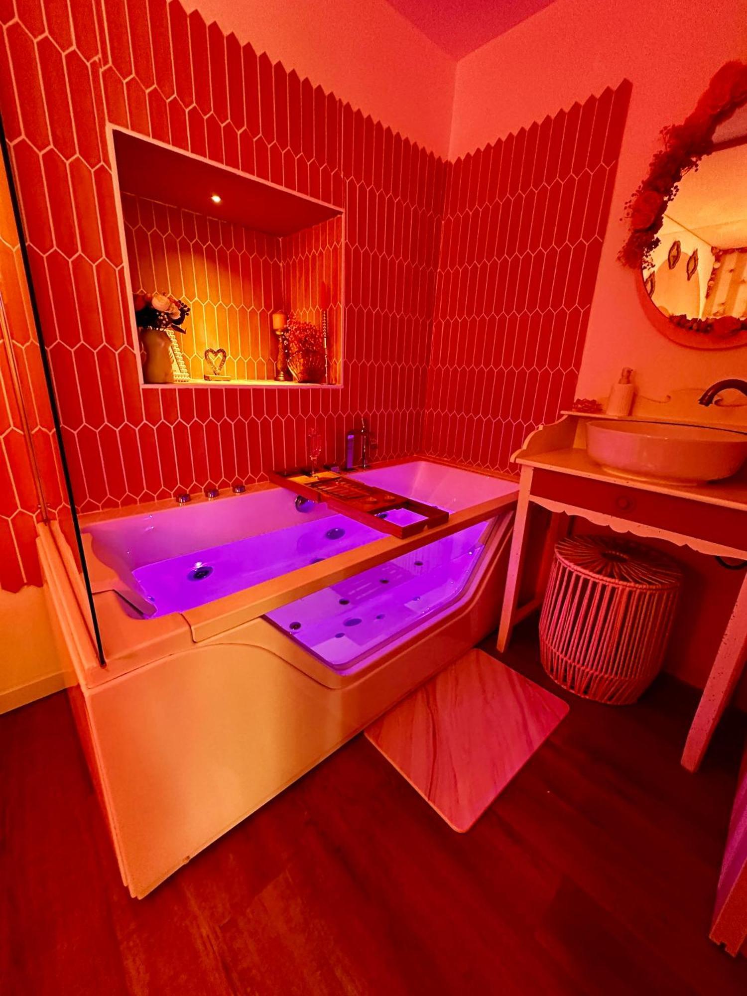 Romantic Room - Balneo - Ciel Etoile - Free Wifi - Netflix - Hyper Centre Pézenas المظهر الخارجي الصورة