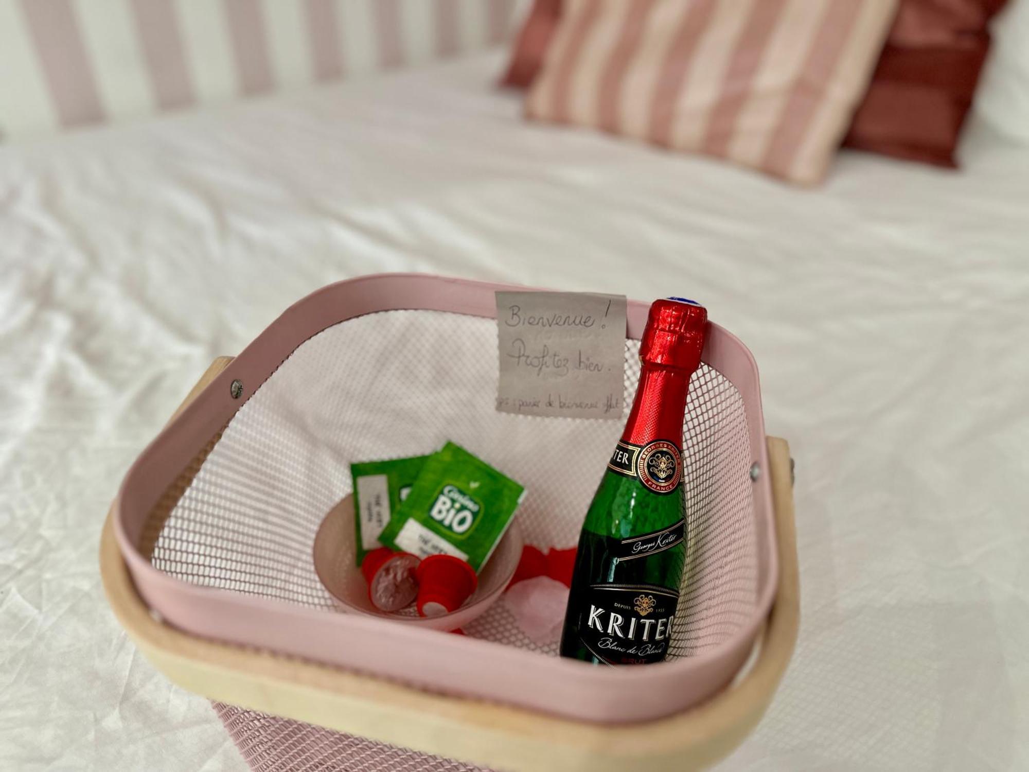 Romantic Room - Balneo - Ciel Etoile - Free Wifi - Netflix - Hyper Centre Pézenas المظهر الخارجي الصورة